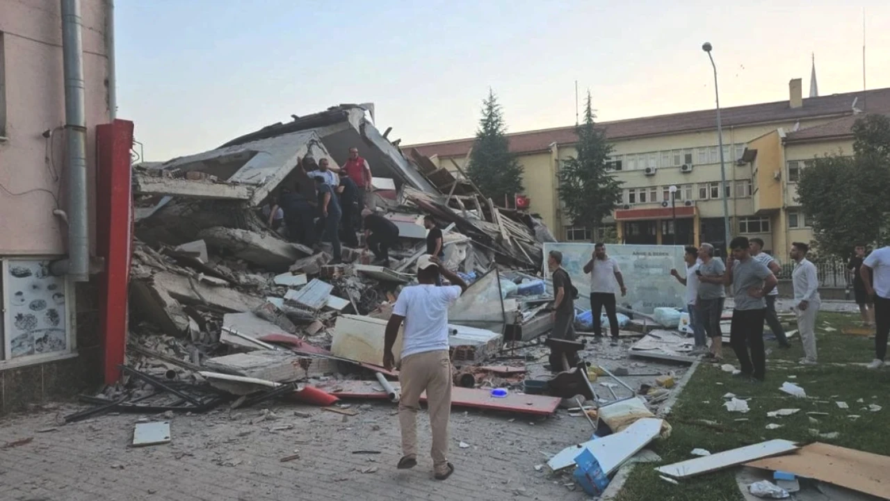Balıkesir’de 6,1 Şiddetindeki Depremin Artçı Sarsıntıları Devam Ediyor!