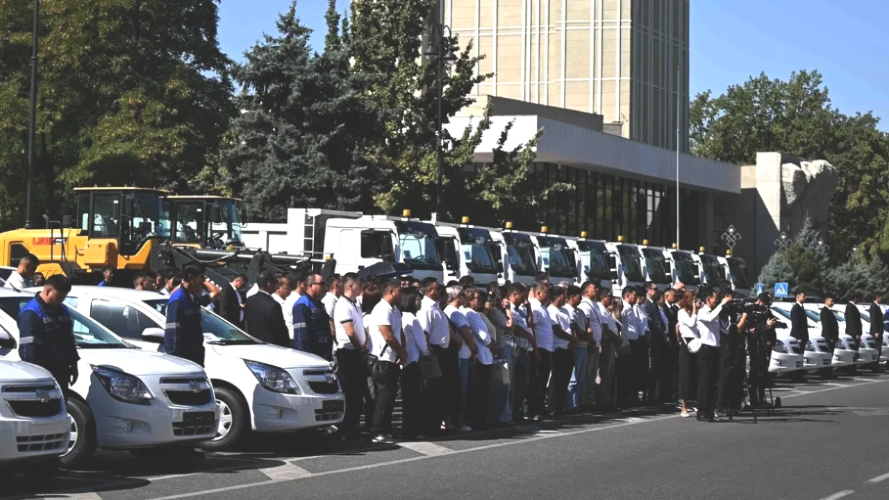 Ihlas Grubu'ndan Kırgızistan'a 30 Yeni Araç: Anahtarlar Teslim Edildi!