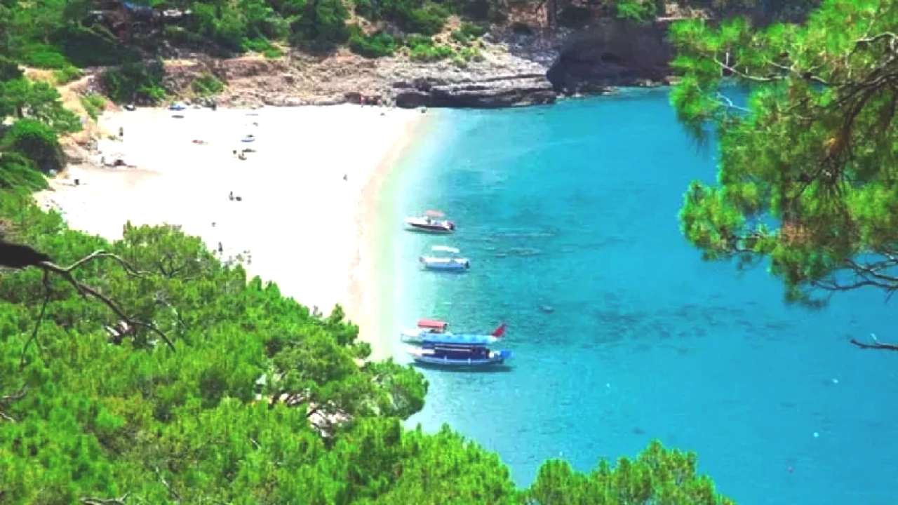 Benzersiz Manzarası ve Eşsiz Deniziyle Bu Koy, Tatilcilerin Gözdesi!