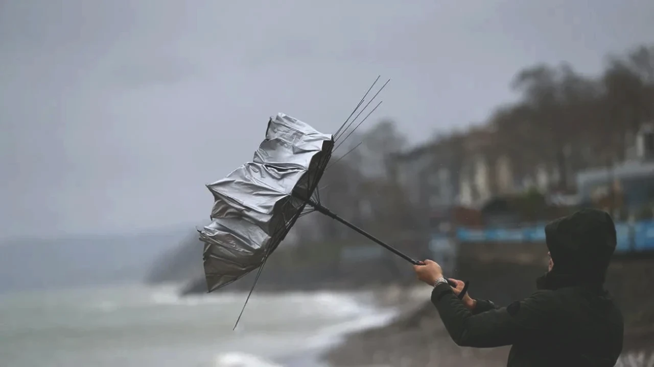 Meteoroloji Fırtına Uyarısı Verdi! Yağış Beklenen İllere Dikkat!