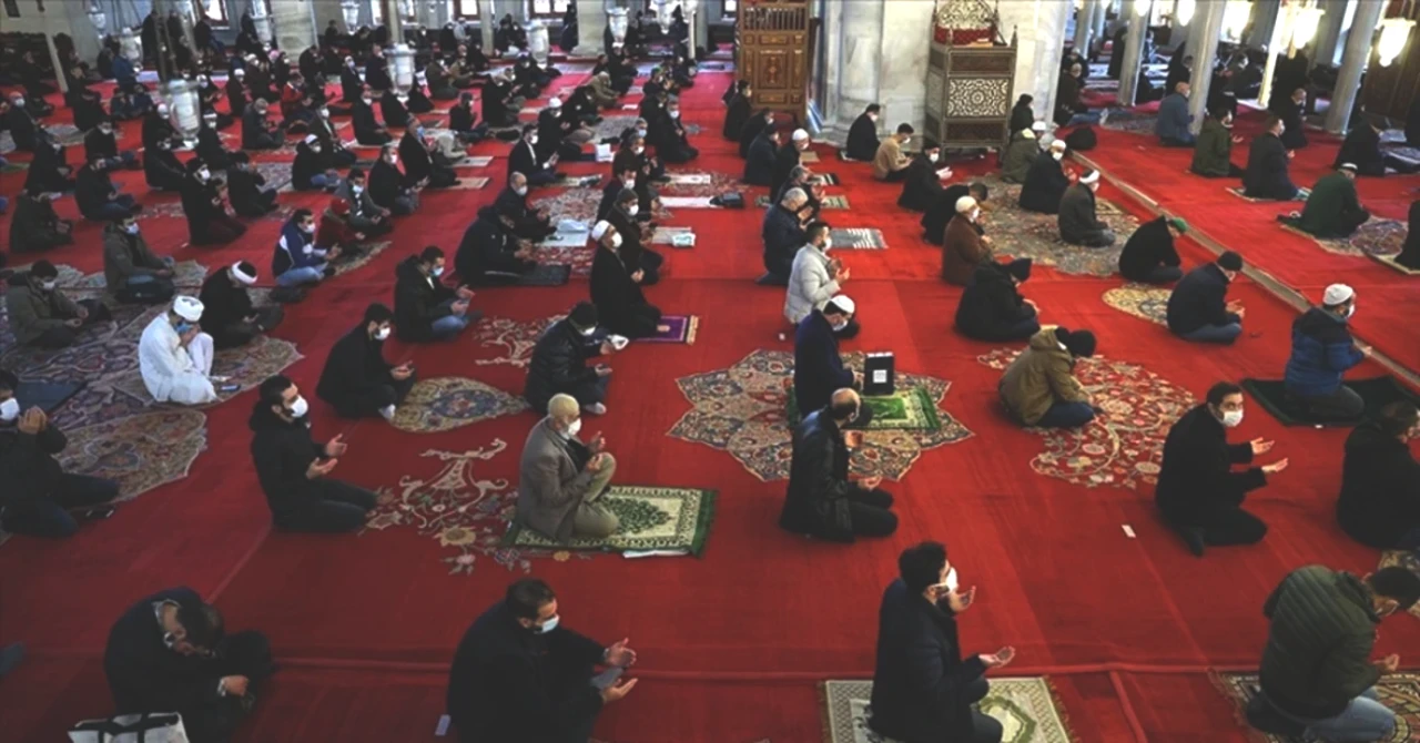 Cuma Namazı İçin İl İl Saatler Belli Oldu! 29 Ağustos Programı Burada!