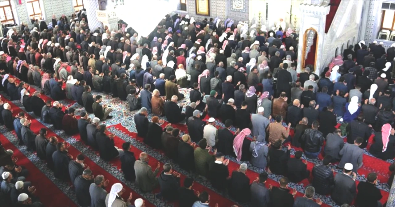 Cuma Namazı Kılma Rehberi: Diyanet'ten Adım Adım Kılavuz!