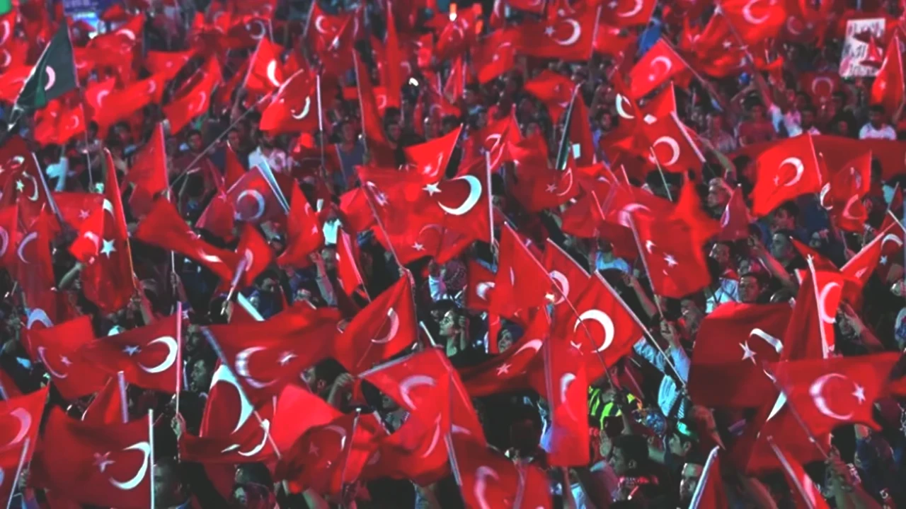 30 Ağustos Zafer Bayramı'nda Antalya'da Kolpa ve Emre Aydın'la Unutulmaz Konserler!