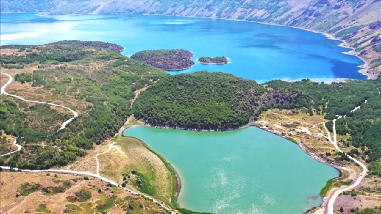 Nemrut Krater Gölü'nde 'Ayı' Tehdidi! Ziyaretçiler İçin Girişler Yasaklandı!