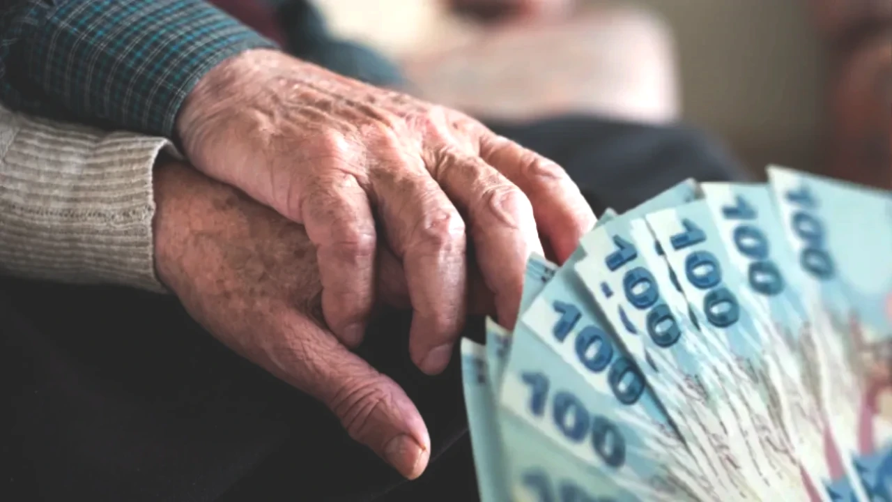 Emekli Olma Zamanı: Özgür Erdursun'dan Çalışanlar İçin Önemli Tavsiyeler!