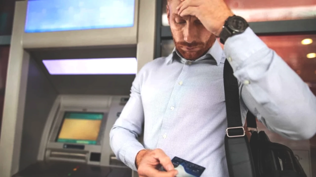 Devrim mi Skandal mı? Dev Banka, ATM ve Gişelerden Nakit Çekimi Sonlandırdı!