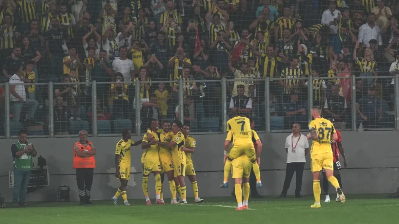 Galatasaray ve Fenerbahçe'ye Şok Ceza Yolda! 8 Süper Lig Kulübü PFDK'ya Sevk Edildi