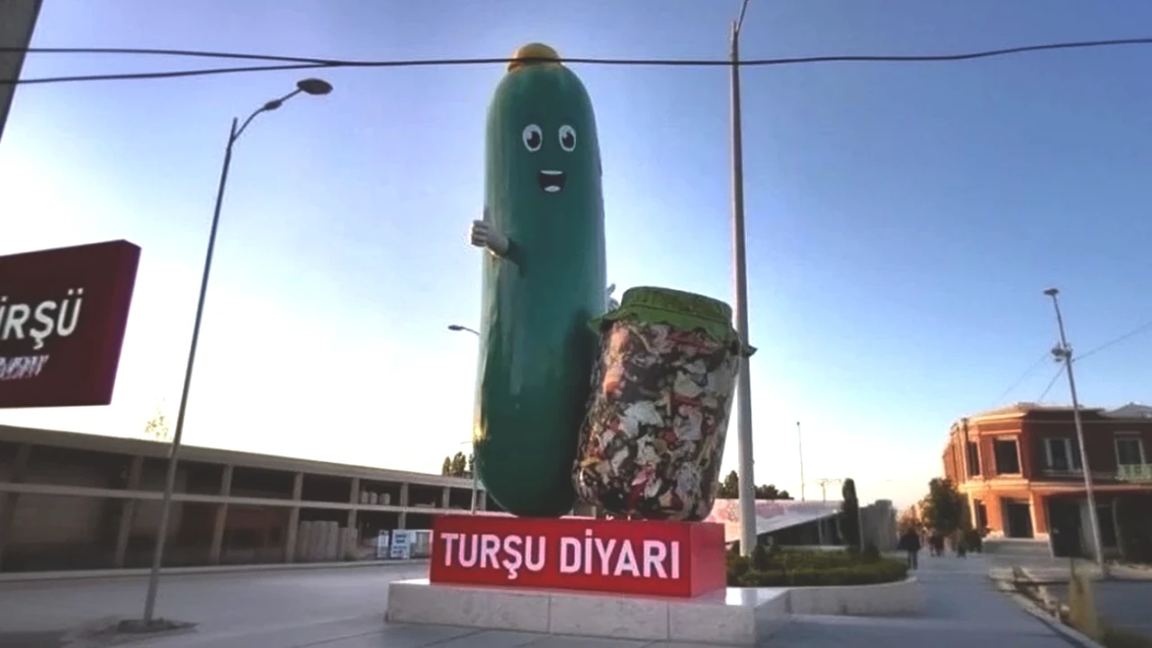 Çubuk'ta Turşu Çılgınlığı! İlçenin Yeni Simgesi Sosyal Medyada Rüzgar Gibi Esti