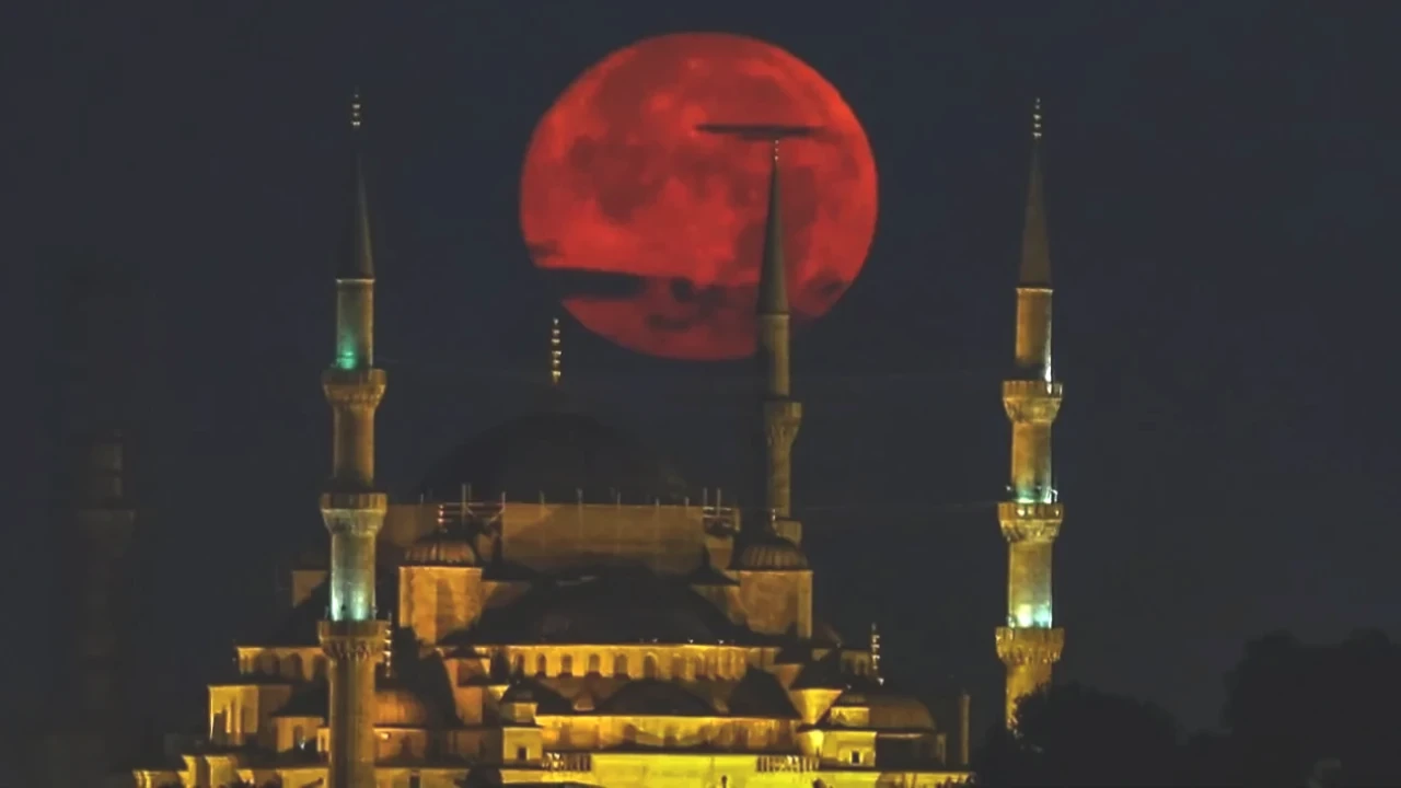 Kanlı Ay Tutulması İstanbul'da! 7-8 Eylül'de Nereden İzlenir?