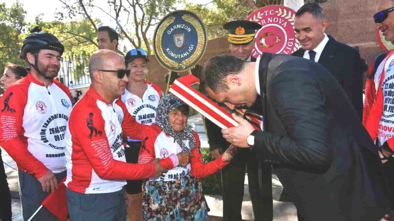 Bornova’da 9 Eylül Kutlaması: Coşku ve Hüzün İç İçe Geçti!