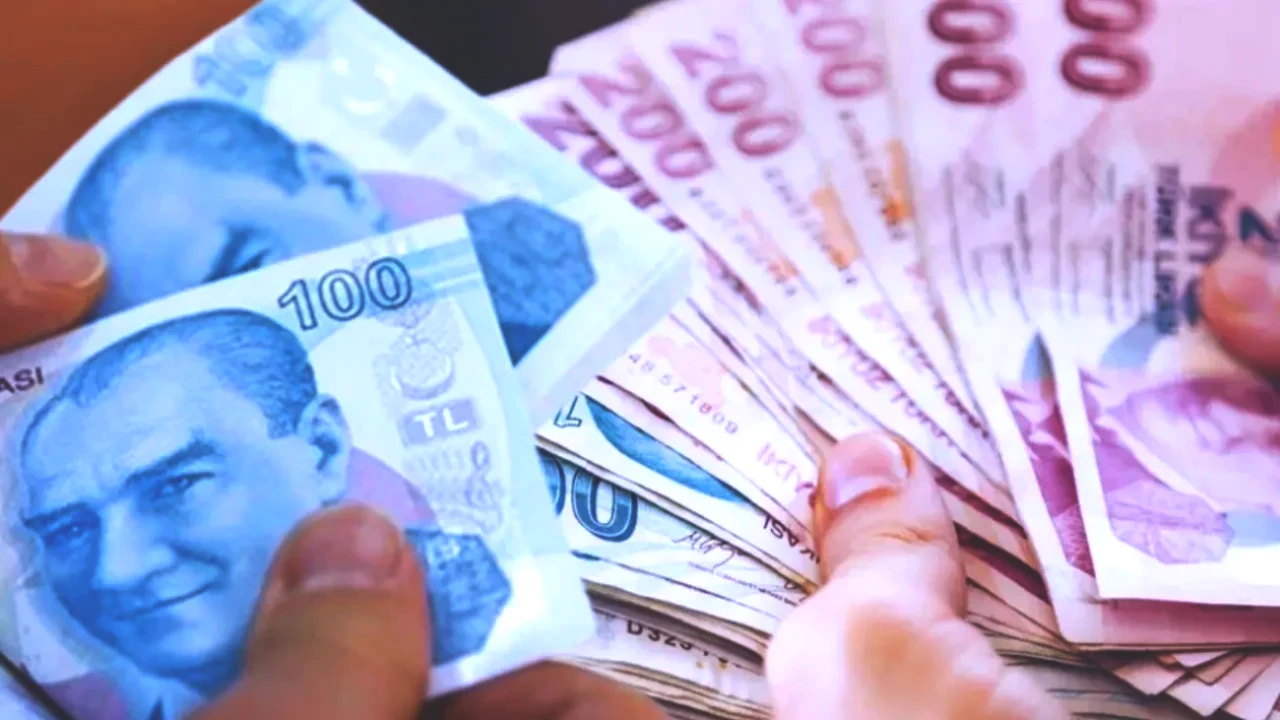**Ev ve Araç Alacaklar İçin Müjde: Faiz İndirimleri Yolda! Uzman Tarihini Açıkladı**